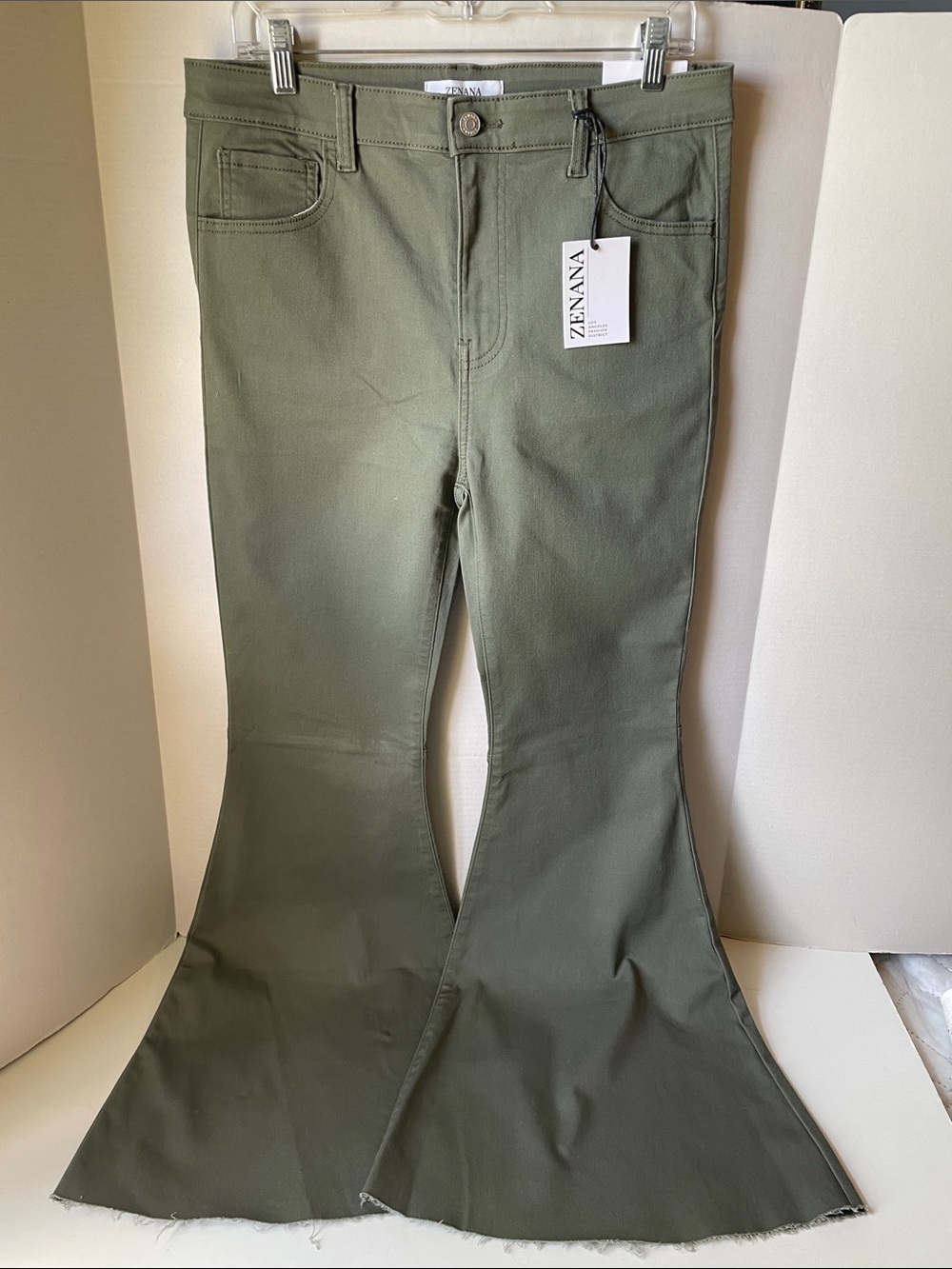 Zenana Womens Size XL Olive Flared Women’s Jeans NWT Raw hem